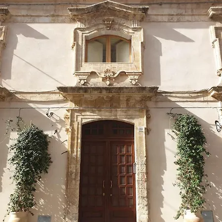 La Norma In Palazzo Dei Crociferi Holiday home *